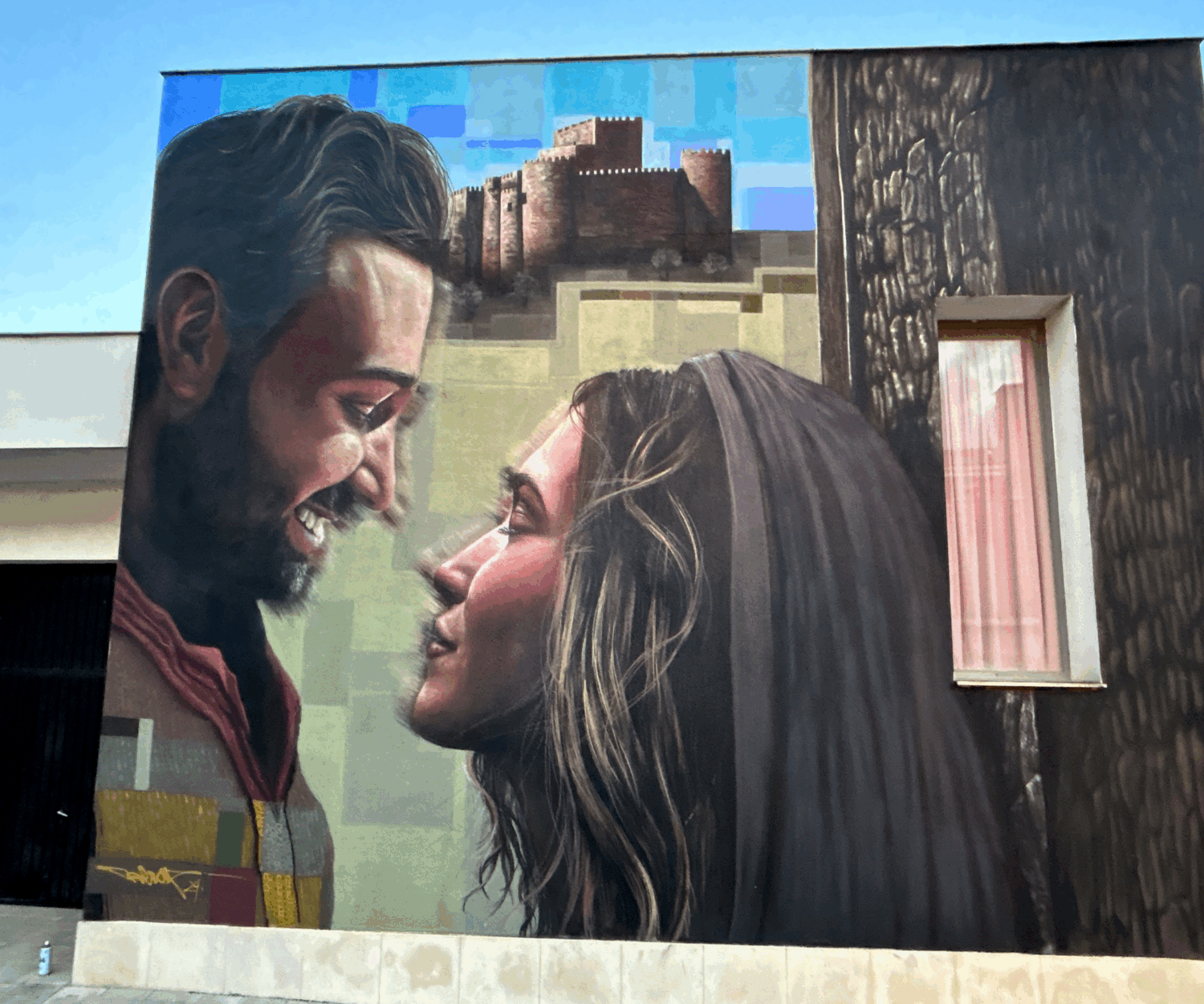 Mural realista de Tresky “La tierna despedida”, con Juan de Padilla y María Pacheco mirándose frente a una fortaleza de Castilla.