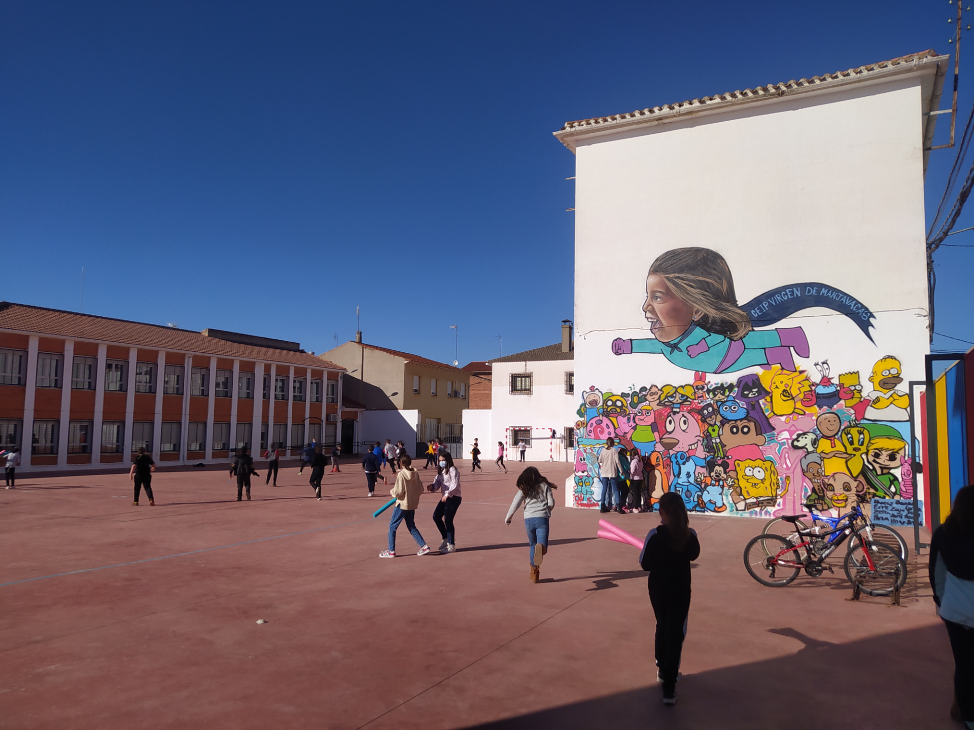 Mural en el CEIP Virgen de Manjavacas, en Mota del Cuervo. 